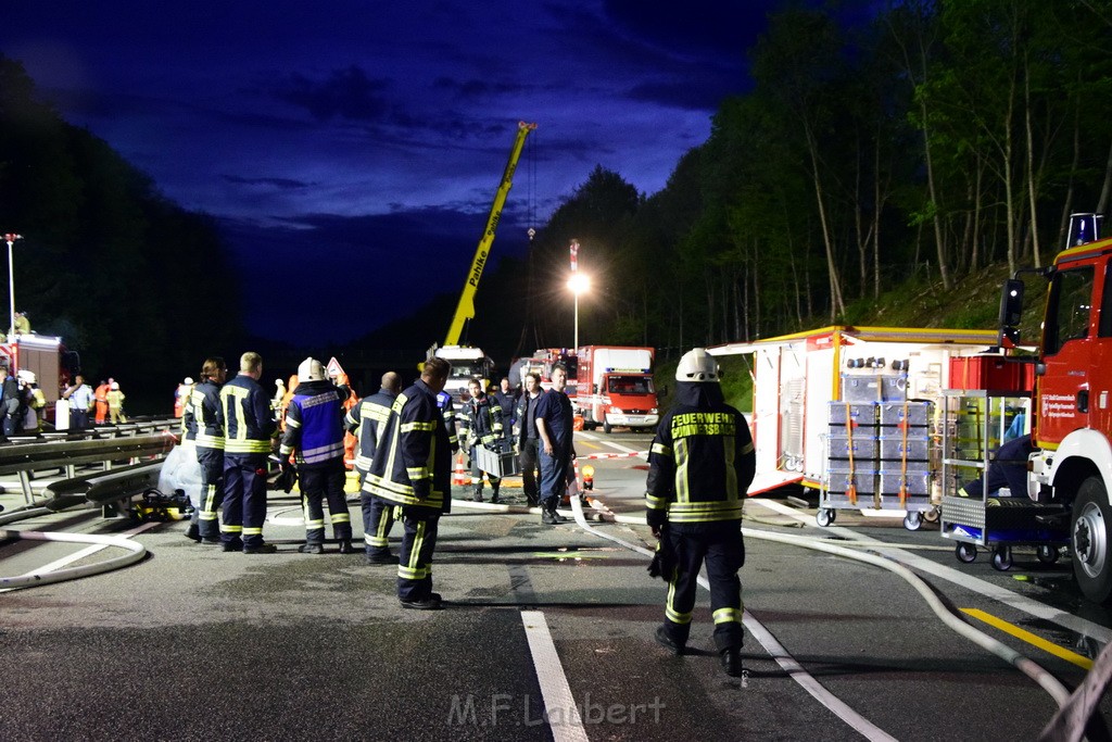 VU Gefahrgut LKW umgestuerzt A 4 Rich Koeln Hoehe AS Gummersbach P625.JPG - Miklos Laubert